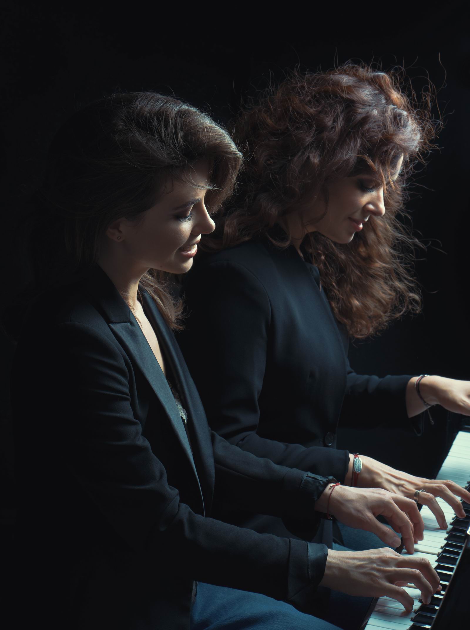 Иллюстрация: «Pianopolis» и друзья: концерт фортепианного дуэта Марии и Десиславы Бобриных