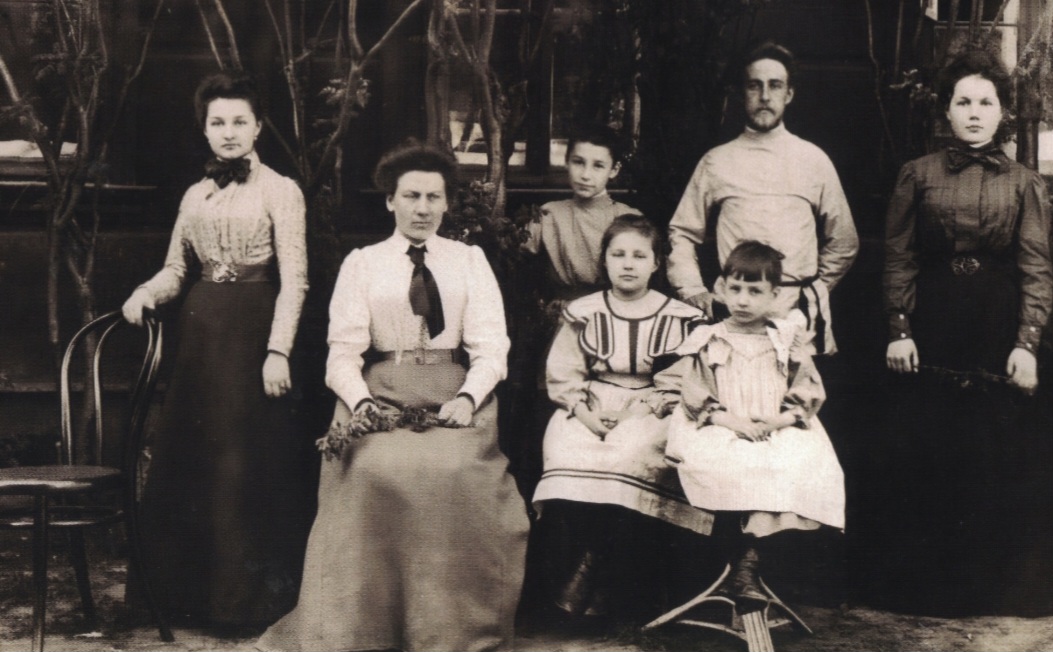 Иллюстрация: Лекция «Три сестры Цветаевы» (из цикла «Посвящение женщине»)